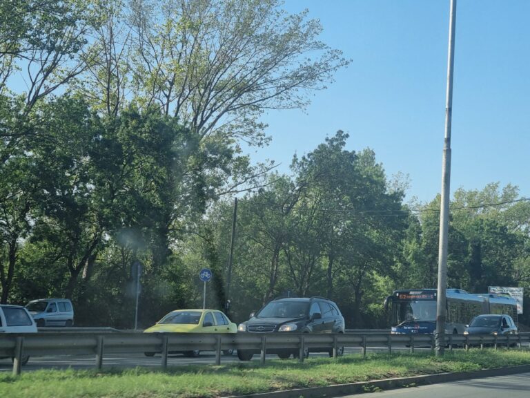Авария наводни платното от Меден рудник