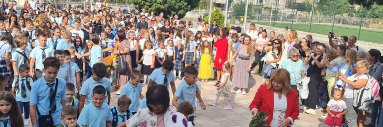 Със стойностна кауза и много вълнение беше посрещнат първият учебен ден в Поморие