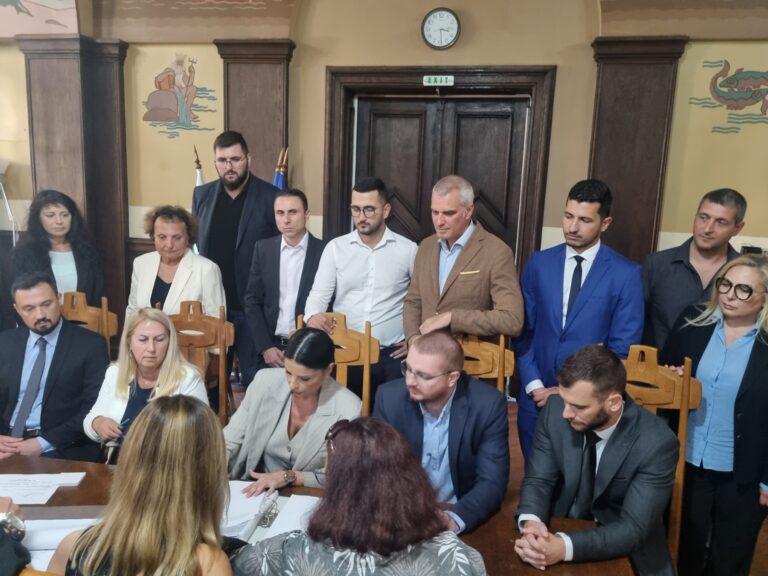 Коалиция „Продължаваме Промяната“ – „Демократична България“ регистрира листата си за местните избори в Бургас