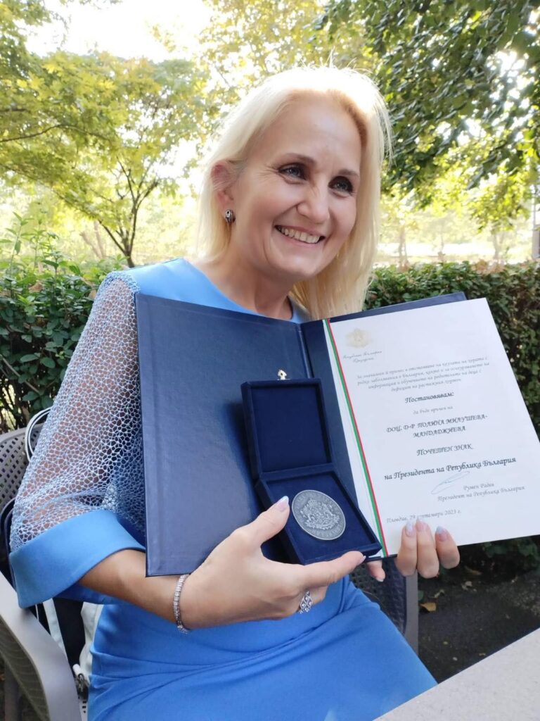 Президентът отличи с почетен знак доц. Полина Милушева от Бургас, която се бори за хората с редки болести