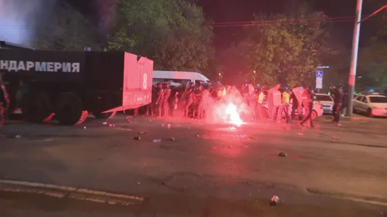 Бой, ранени и арестувани при протеста срещу БФС /видео/
