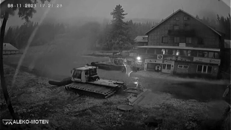 Температурите паднаха значително , заваля сняг по планините /видео/