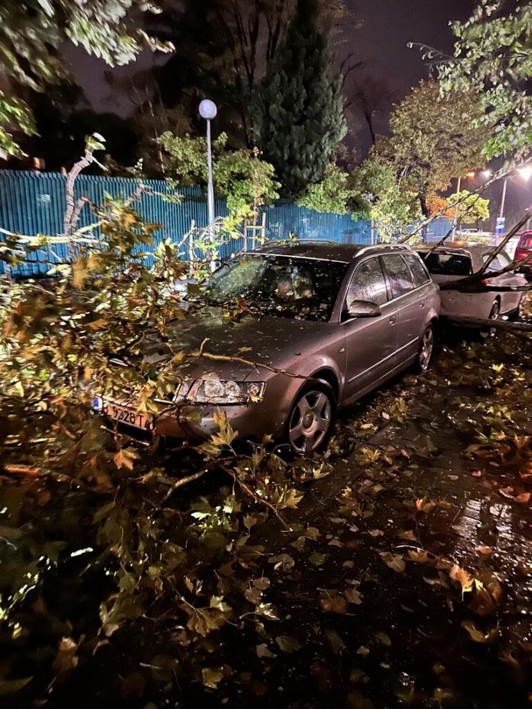 Обявиха бедствено положение във Варненско, има жертва и блокирани хора