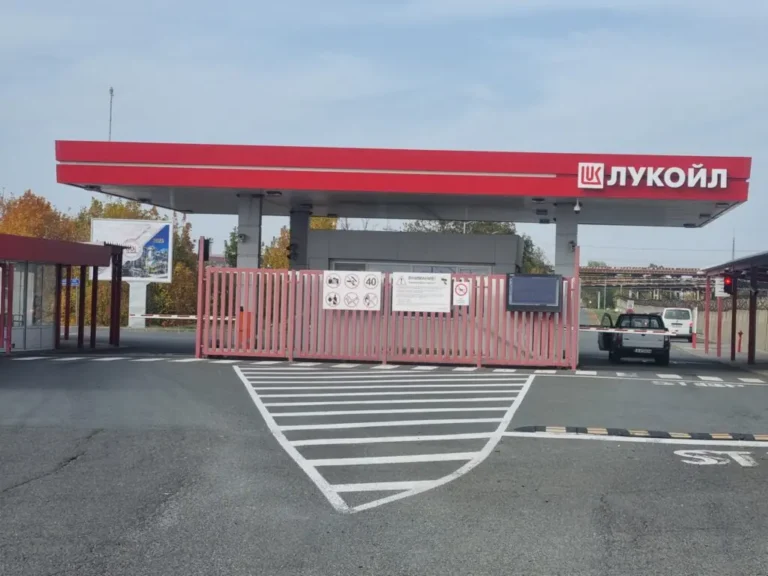 Забраниха износа на горива от руски петрол, от 1 март спира работата на „Лукойл“ с руски нефт
