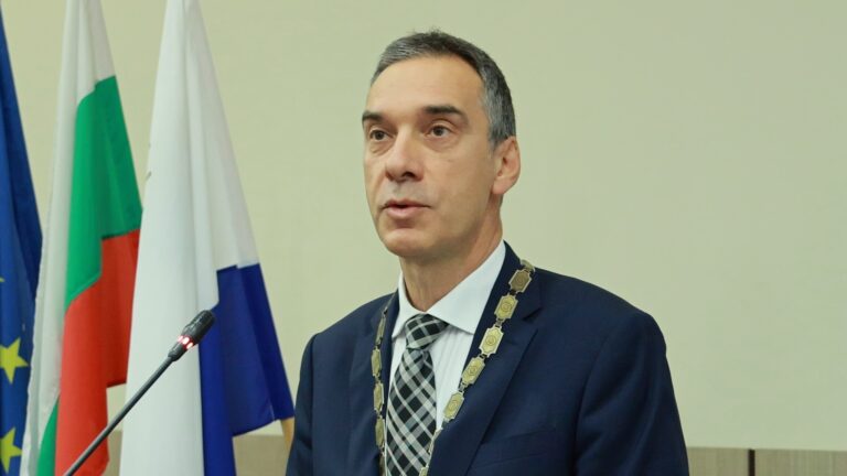 Ще продължа да работя за развитието на Бургас и през следващите четири години, каза Николов в началото на петия си мандат (видео)