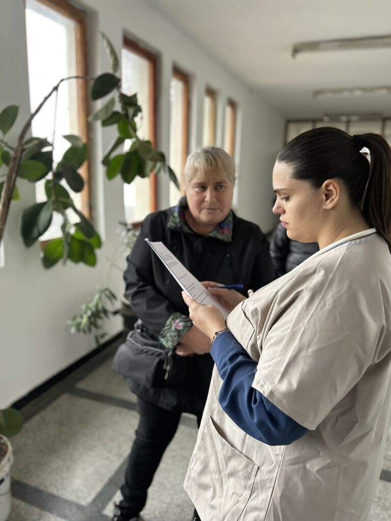 Млади лекари от Бургас преглеждаха безплатно в с. Дебелт /снимки/