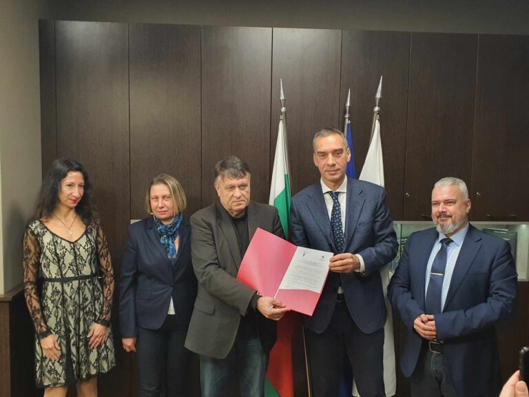 Бургаската професионална гимназия по компютърно програмиране става лицей на Софийския университет
