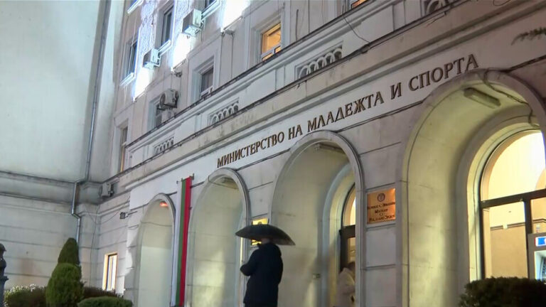 Повдигнаха обвинение на баща и син за подкуп след акцията в Министерството на спорта