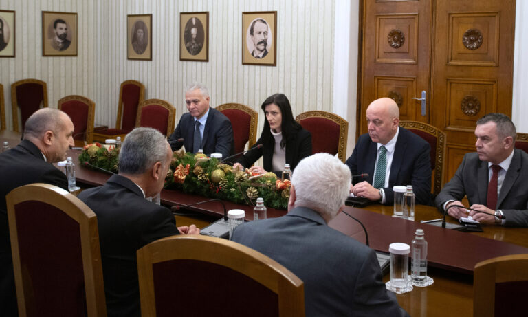 Среща Радев – Габриел за отвлечените български кораби