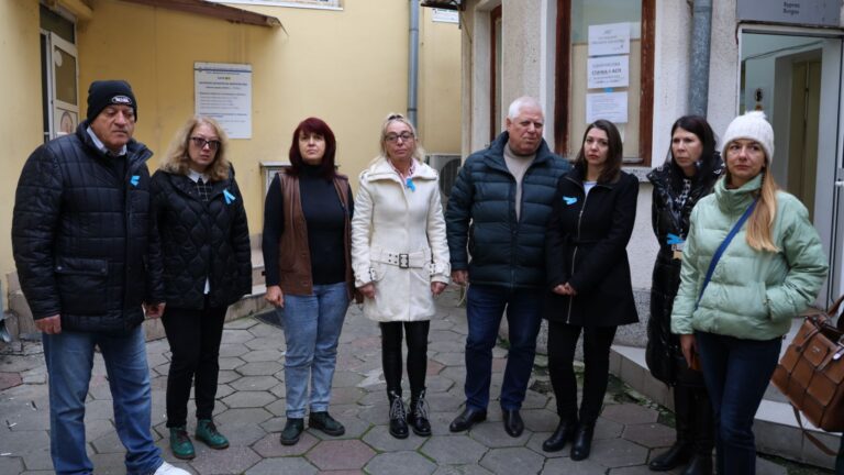 Социални работници на протест в Бургас за по-високи заплати