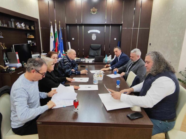 По-високи трудови възнаграждения ще получават учителите и непедагогическия персонал в общинските детски и учебни заведения