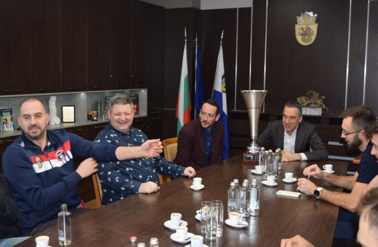 Предлагат 20 000 награда за волейболния „Дея“, спечелил Купата на България /снимки/