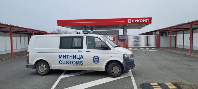В страната са налични 126 890 694 литра суров нефт с произход или изнесен от Русия, внесен въз основа на дерогацията