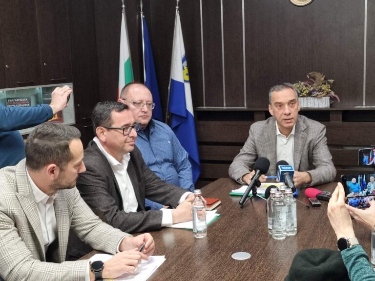 Кметът на Бургас представи бюджета за настоящата година заедно със своите заместници