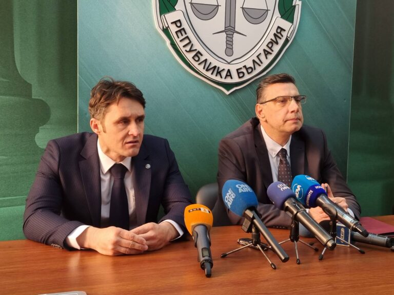 Учителката Рада Гешева е убита от сина си с десетки удари с два ножа: „Исках да я приключа!“
