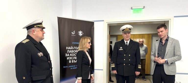 Министър Стойчева откри най-голямата лаборатория за космически изследвания в България
