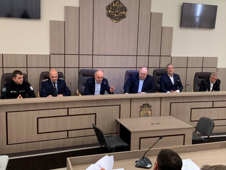 Превенцията и спазването на обществения ред в Бургас дискутираха общински съветници и институции
