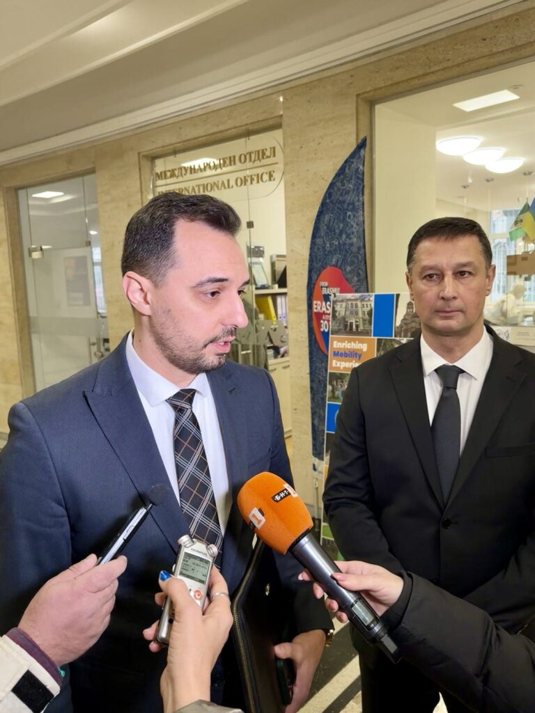 Министър Богданов: Създаваме  възможност за партньорства между университетите и публичните предприятия, за да задържим и върнем младите хора в България