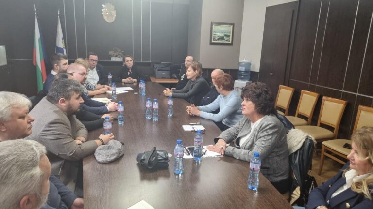 Комисията по здравеопазване проведе среща с управителите на общинските лечебни заведения