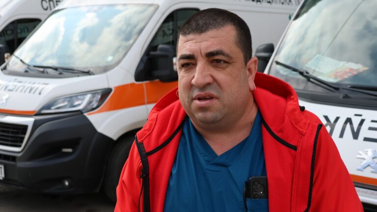 Парамедик изроди бебе в линейка в центъра на Бургас