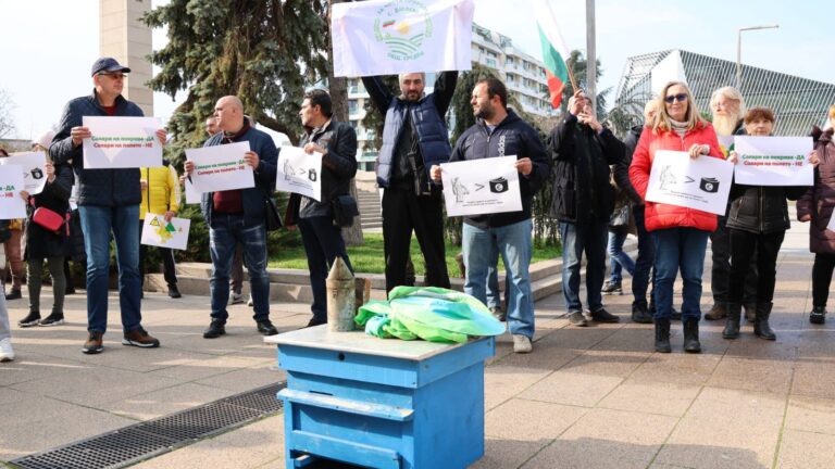 Жителите на села от Средец на протест срещу изграждането на фотоволтанични паркове