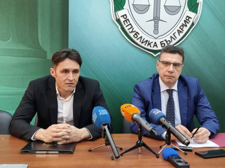 Мъж от Несебър окупирал две стаи в хотел в Слънчев бряг, за да гледа марихуана. Наемателят не знаел, собственикът също