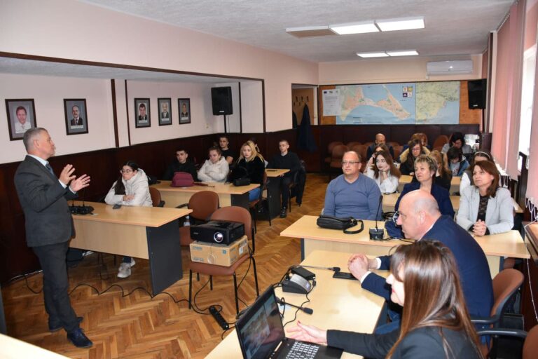 Университет „Проф. д-р Асен Златаров“ представи възможностите за обучение на бъдещи специалисти в Поморие и Айтос