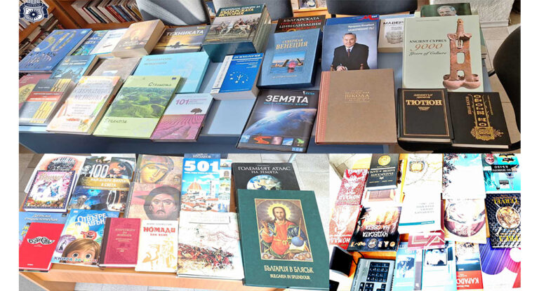 Семейството на кмета на Несебър Николай Димитров дари над 100 книги на библиотека „Младост“