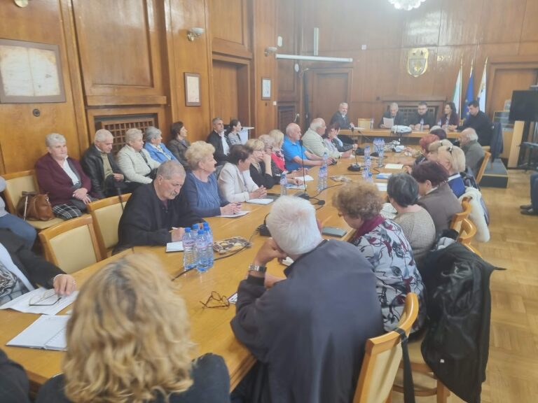 Комисията по социални дейности проведе среща с пенсионерските клубове в община Бургас