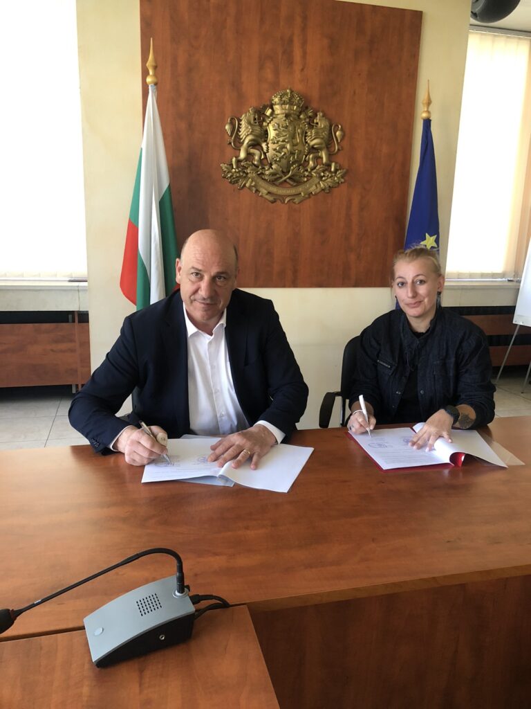 Кметът Иван Алексиев подписа споразумение с МРРБ за основен ремонт на общински път Горица – Гълъбец – Порой