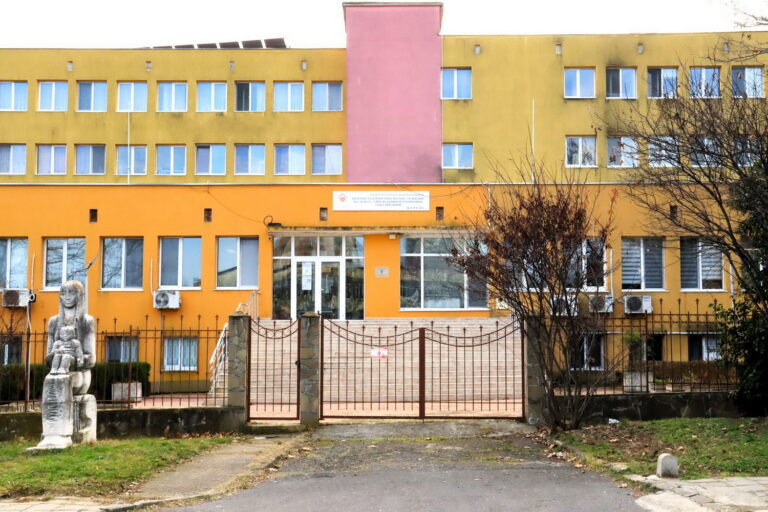 Центърът за рехабилитация и водолечение за деца в кв. „Ветрен“ работи целодневно