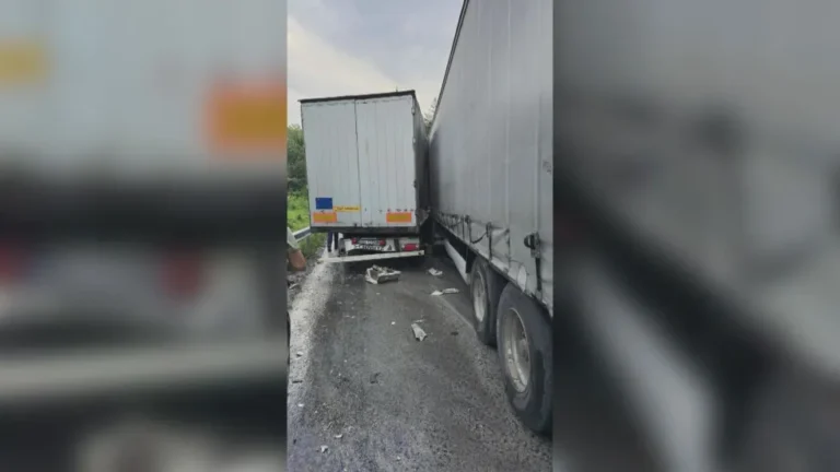 Верижна катастрофа с 4 тира на пътя Велико Търново – Русе