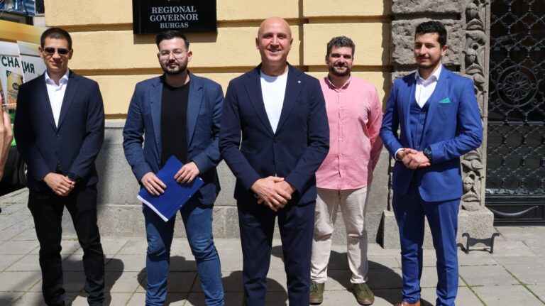 Коалиция „Продължаваме Промяната“ – „Демократична България“ регистрира листата си за изборите в Бургаска област /видео/