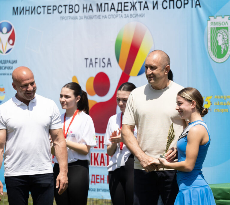Президентът посети Ямбол, където се проведе ученически фестивал по утринна гимнастика „Ямбол ’24“ 