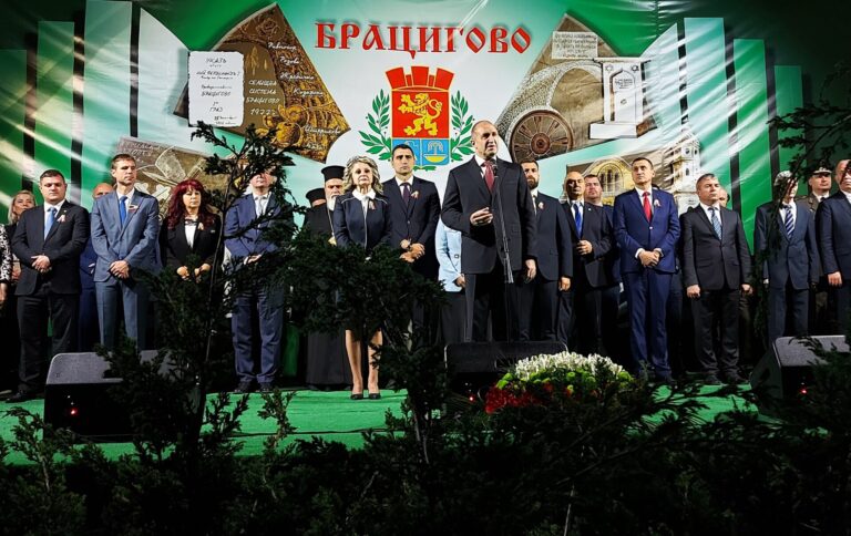 Президентът: Наш дълг е да пренесем във времето всеотдайността и родолюбието на предците ни