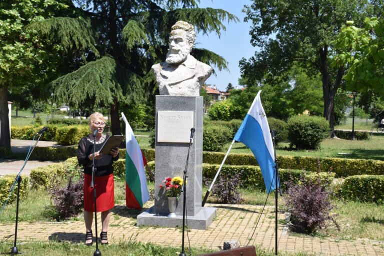 Прекланяме се пред паметта на Ботев и загиналите за свободата на България /снимки/