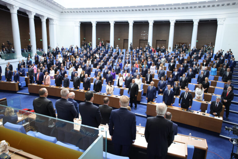 Продължава първото заседание на 50-ото Народно събрание