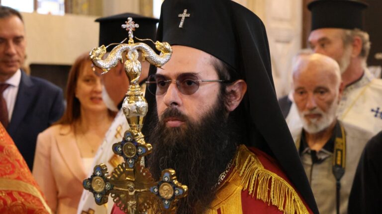 С камбанен звън и шествие посрещнаха в Бургас новия сливенски митрополит – Арсений /снимки+ видео/