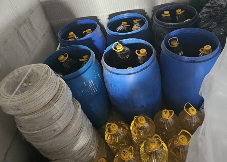 Митнически служители иззеха над 1400 литра нелегален алкохол при проверки по Черноморието 