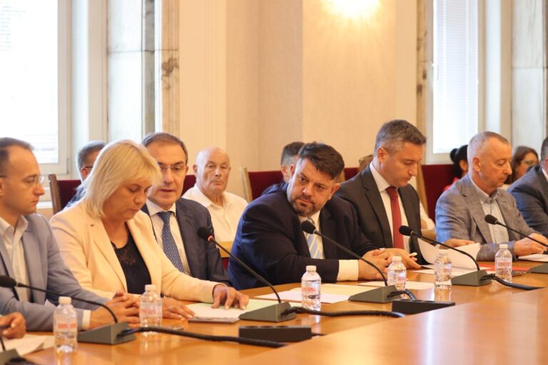33 години по-късно: БСП даде заявка да бъде гарант на Конституцията