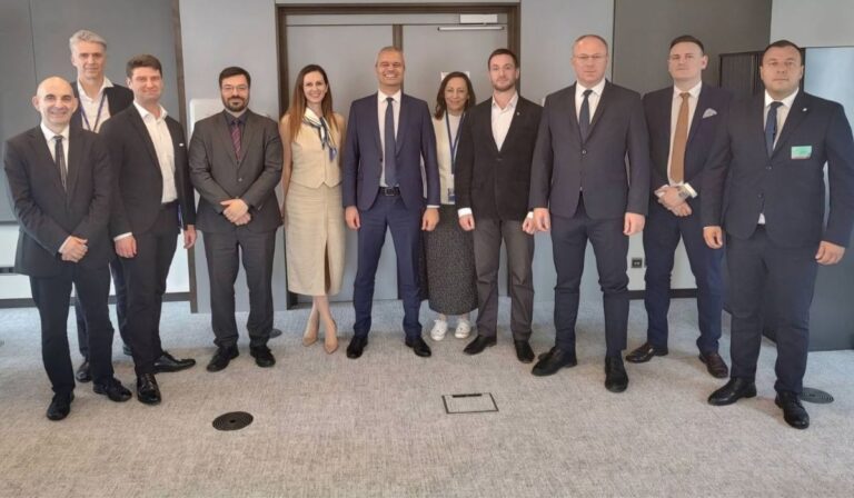 В Европарламента се формира нова група с „Възраждане“