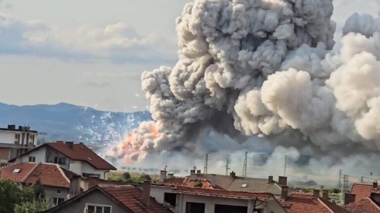 Взрив в склад за фойерверки край Елин Пелин, има ранени /видео/