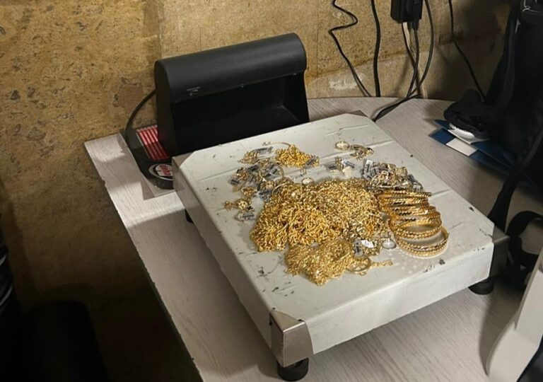Контрабандни златни накити за над 100 000 лева задържаха митническите служители на МП Малко Търново