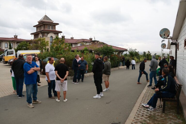 ДПС на Доган поиска  българската политическа класа да се дистанцира от Делян Пеевски