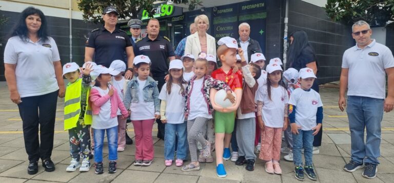 Поставиха нова фигурка на момченце до най-дългата пешеходна пътека в „Зорница“ /видео/