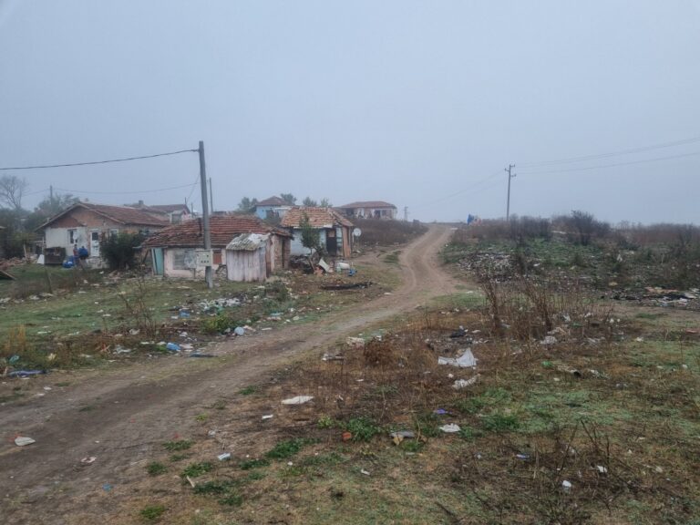 Надрусан прегази три годишно дете в ромската махала в Дебелт
