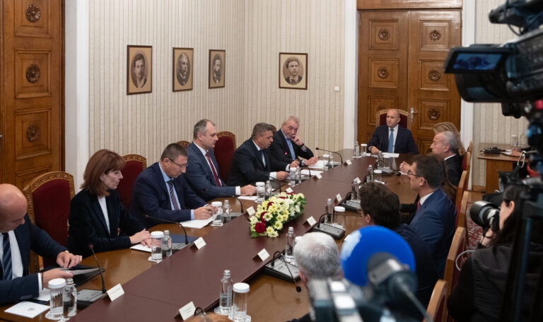 Радев: Гледката в парламента на представители на купения вот отблъсква избирателите
