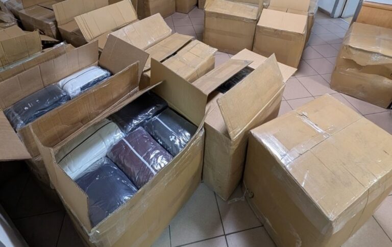 Близо 12 000 контрабандни „маркови“ стоки задържаха митническите служители на МП Лесово