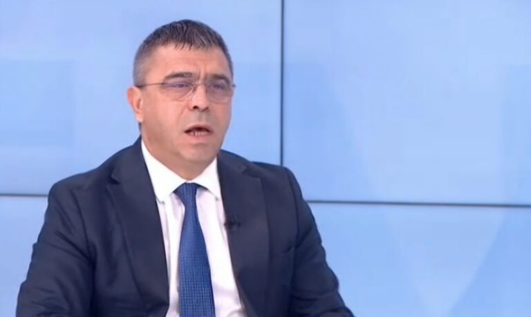 МВР министърът: Директорът на Народния театър трябваше да ни попита за разговорите с протестиращите