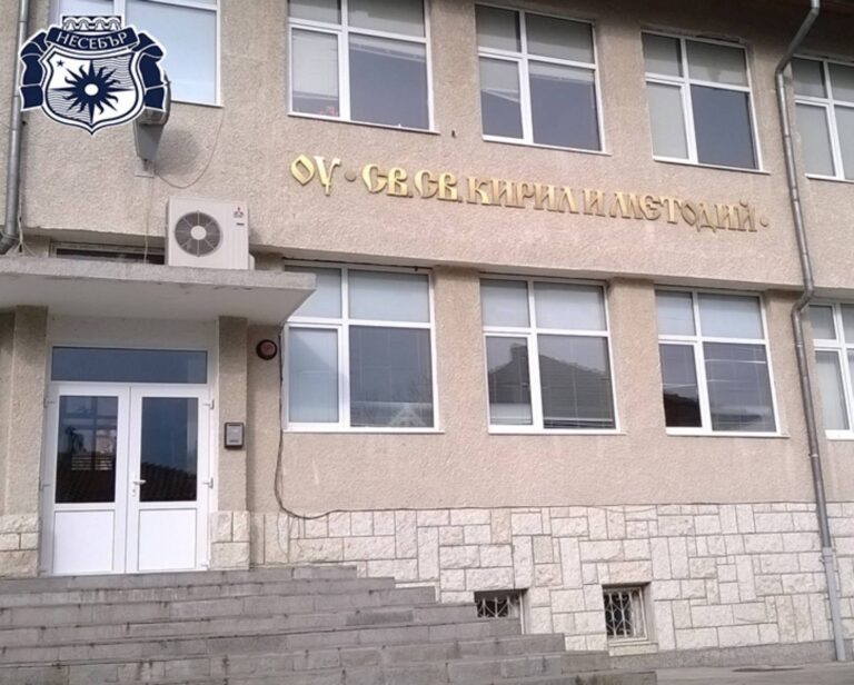 Откриха традиционния Коледен базар в училището в Свети Влас